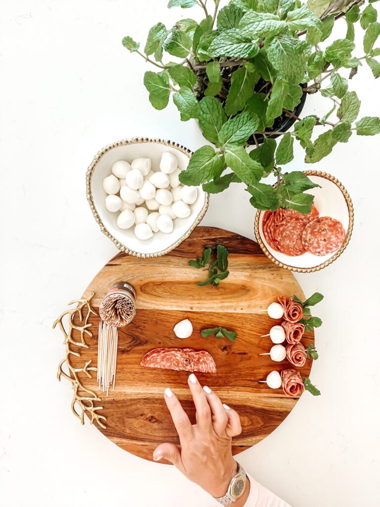 A BOARD FULL OF SALAME ROSES 