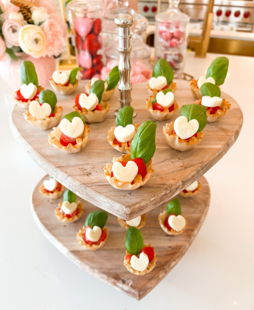 THE CUTEST CAPRESE TARTLETS EVER 