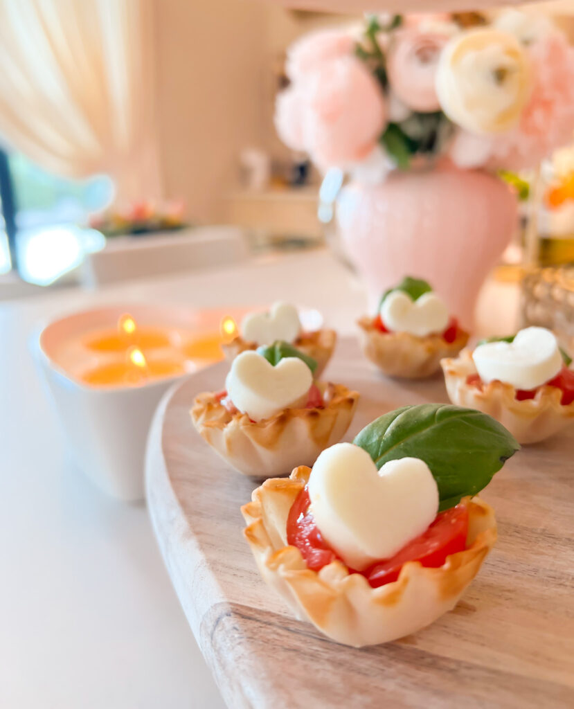 THE CUTEST CAPRESE TARTLETS EVER 