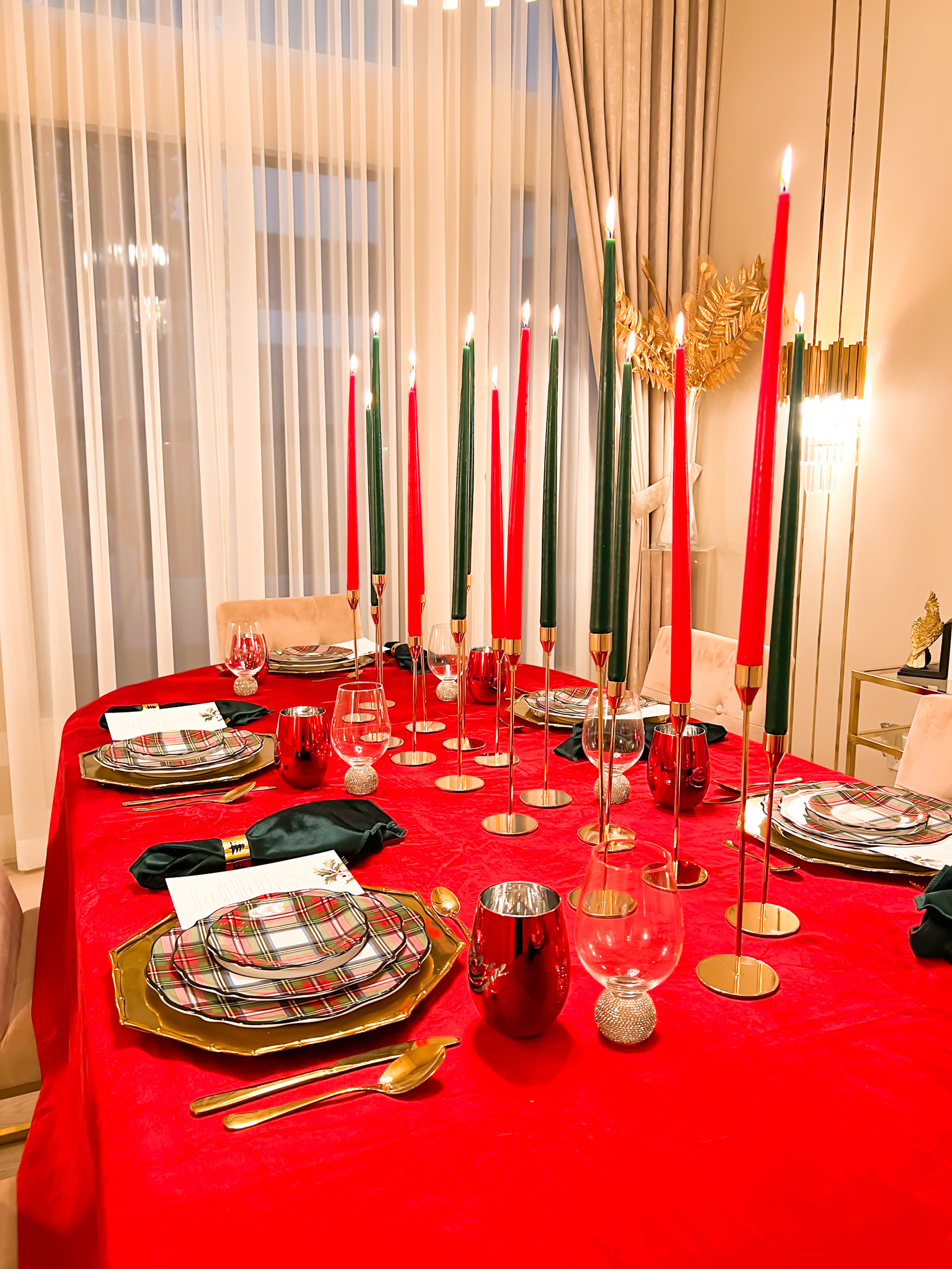 SIT WITH US FOR CHRISTMAS EVE DINNER!