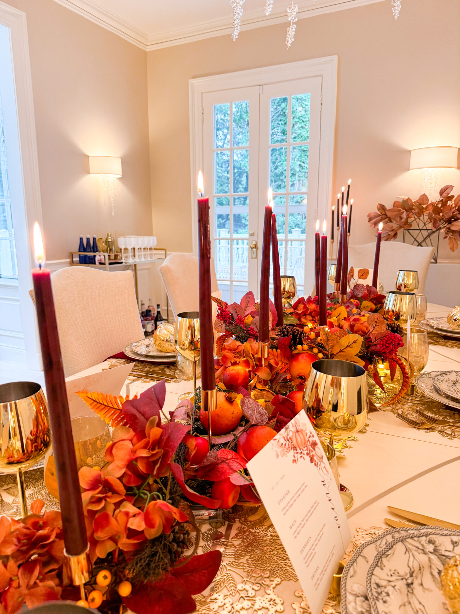 GOLDEN HARVEST:HOW TO STYLE THE PERFECT THANKSGIVING TABLE FOR A COZY, ELEGANT CELEBRATION
