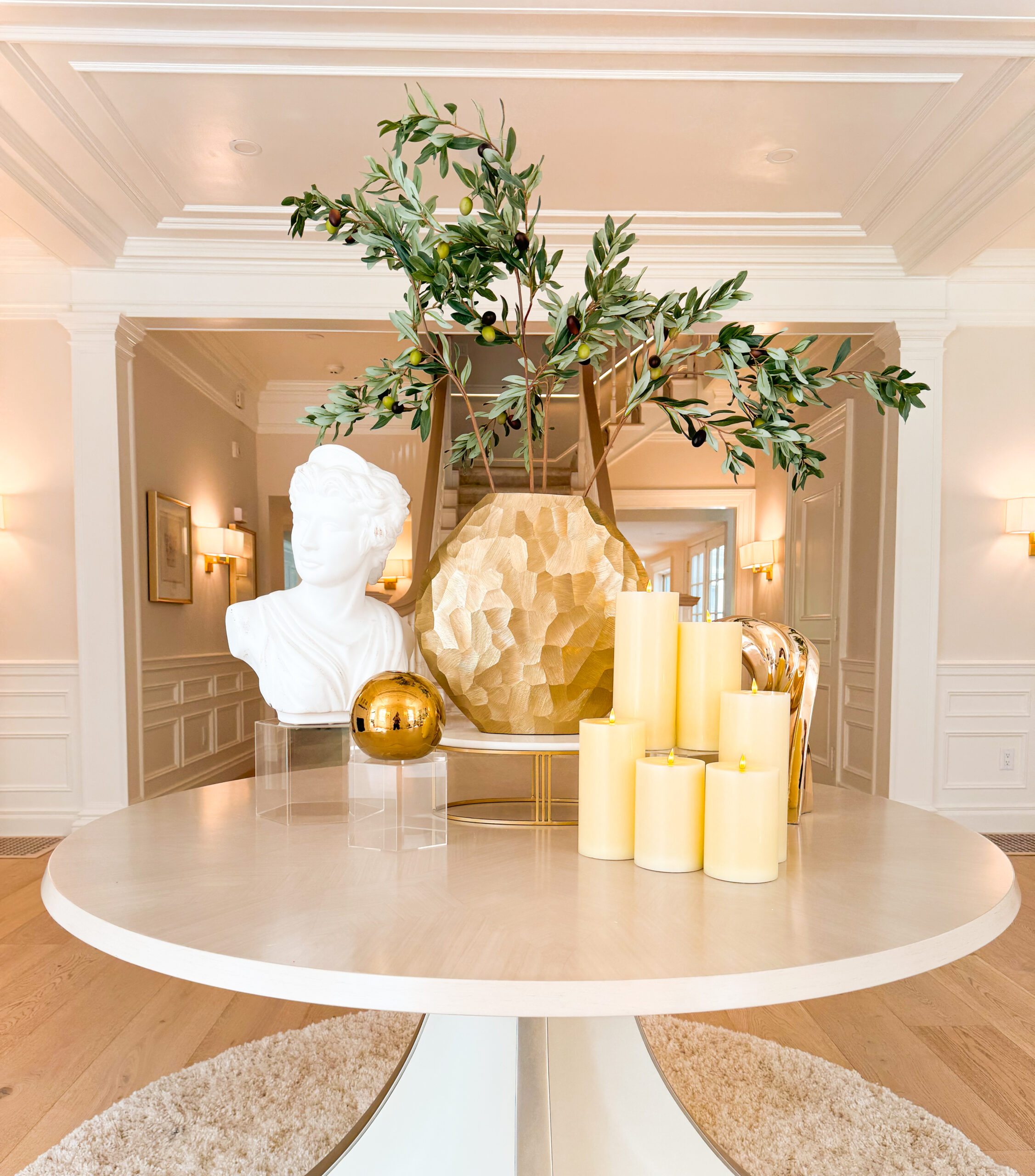 A TOUCH OF TIMELESS GRANDEUR: CURATING A SOPHISTICATED ENTRANCE TABLE