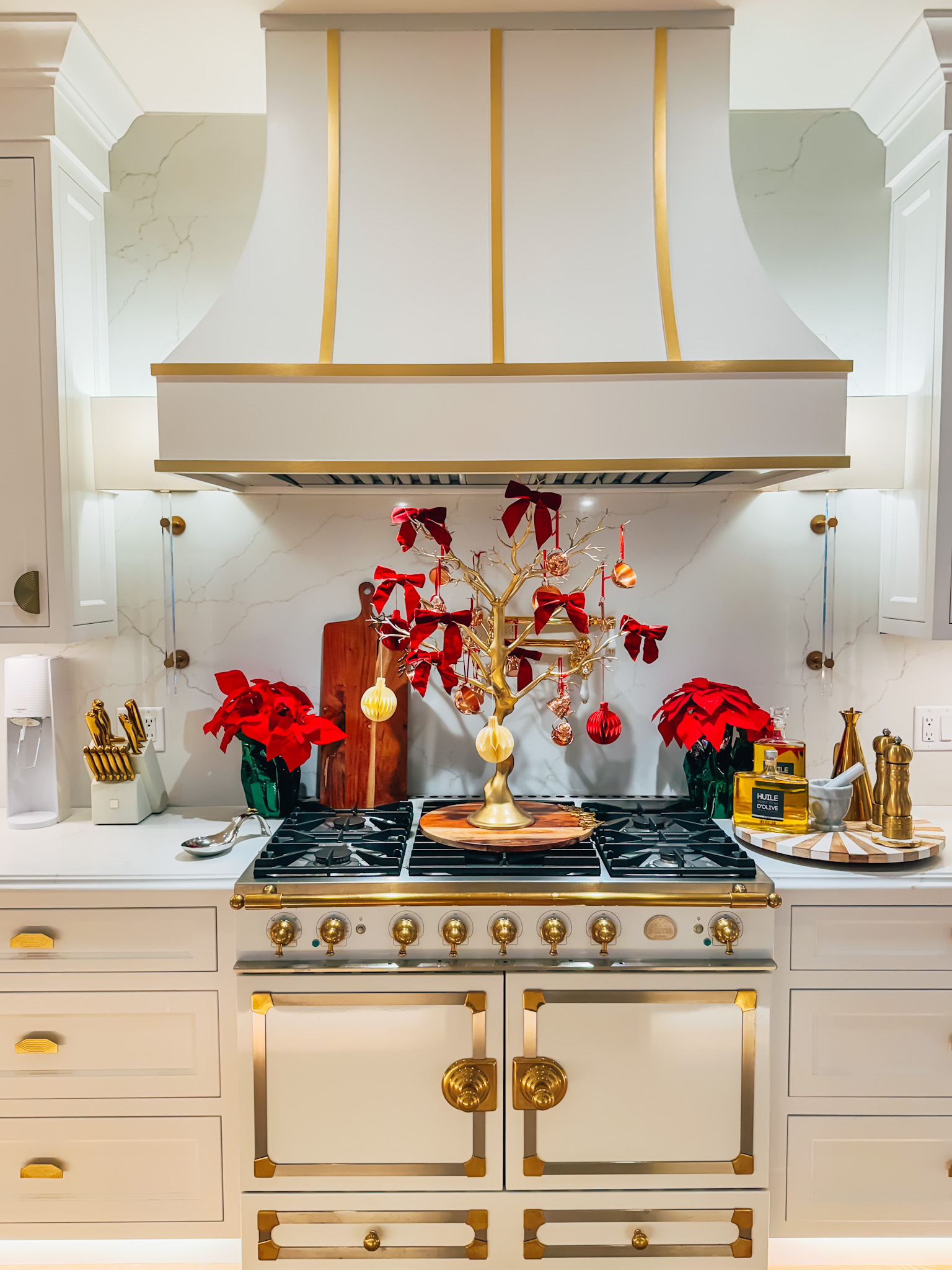 A FESTIVE KITCHEN CHRISTMAS TREE