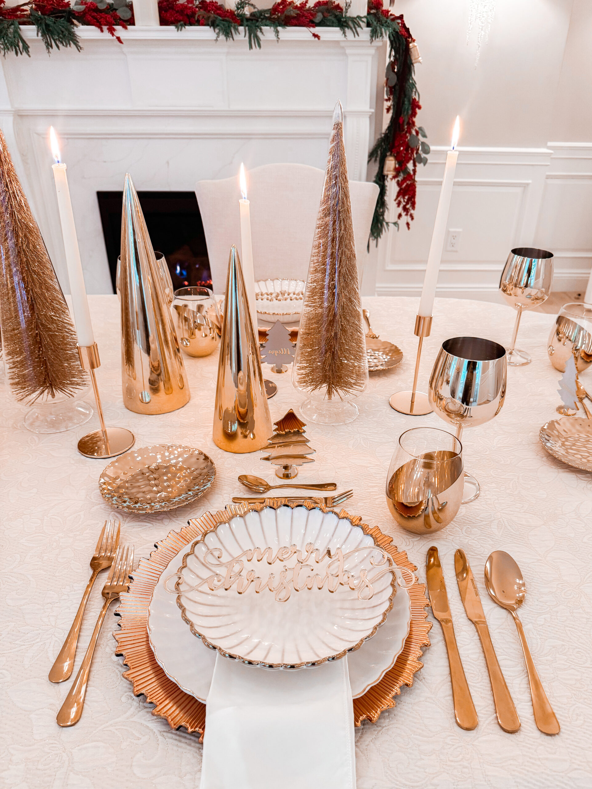 GOLDEN GLAM TABLESCAPE FOR THE HOLIDAYS:A MODERN MASTERPIECE